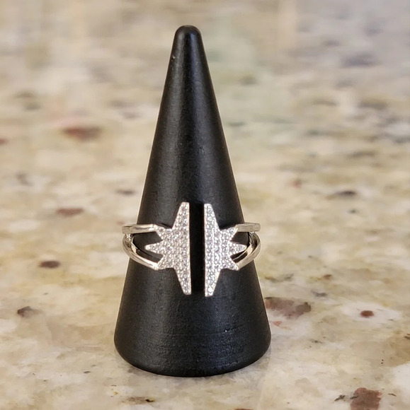 18K White Gold Plated Adjustable Ring NEW - Picture 1 of 3